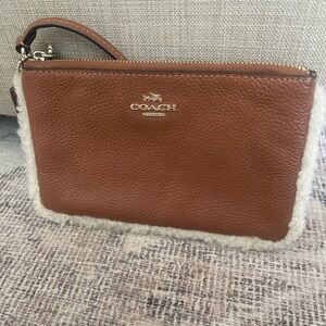 COACH SADDLE LEATHER w/SHEARLING Wristlet